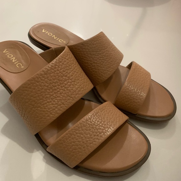 Vionic. Sandal shoe kitten heel size 6.5 - Picture 2 of 5